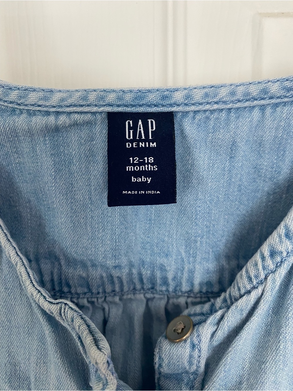 GAP Light Blue Denim Ruffle-Shoulder Button Front Top - Picture 2 of 4